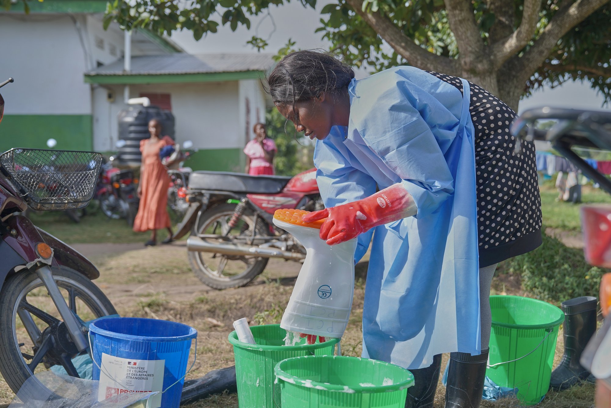WHO: Over 70 Healthcare Workers Infected, 17 Dead in Congo Ebola Outbreak
