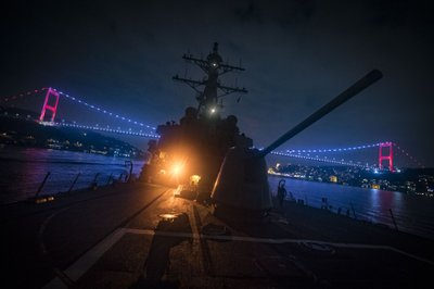 USS Donald Cook Bosforo sąsiauryje