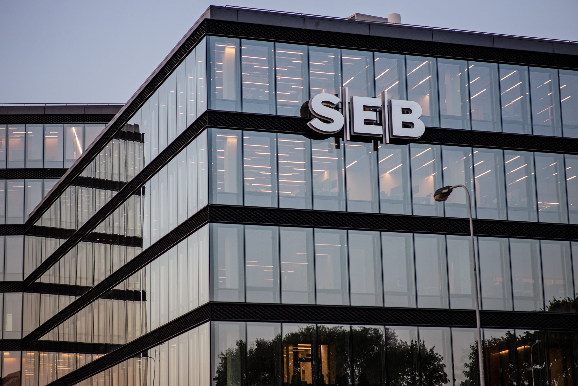 SEB bankas nemokamai atidarys sąskaitą nuo karo veiksmų ...