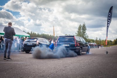 Švediškų automobilių entuziastų susitikimas Nemuno žiede