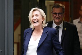 Vienijasi Macrono centristai ir kairieji: sieks silpninti Marine Le Pen pergalę