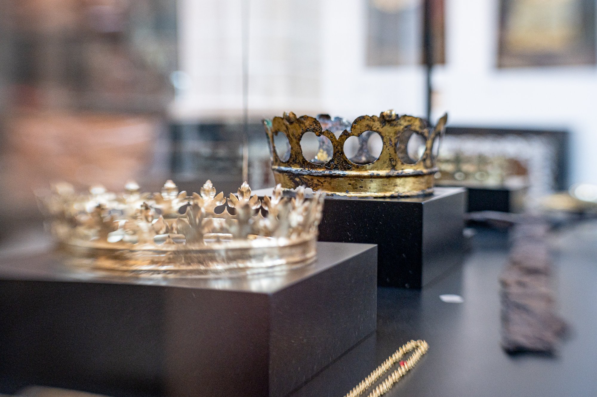 Royal Regalia Discovered in Vilnius Cathedral's Underworld Unveiled in New Exhibition