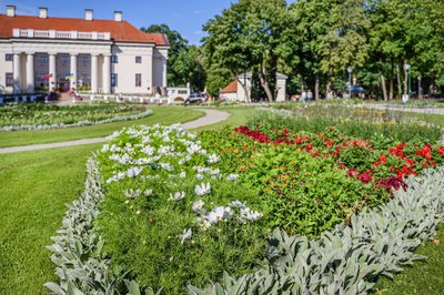 Pakruojo dvare – gėlių, meno ir meilės festivalis