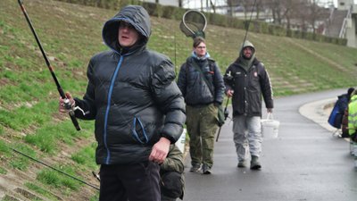 Meškeriotojai prie Nemuno salos kanalo Kaune