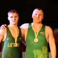Šimtmečio imtynių čempionate – bronzinis tėvo ir sūnaus tandemas