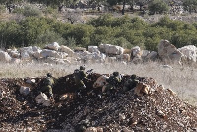 Sirijos karo stebėjimo organizacija pranešė apie Izraelio smūgius į šalies karinius objektus