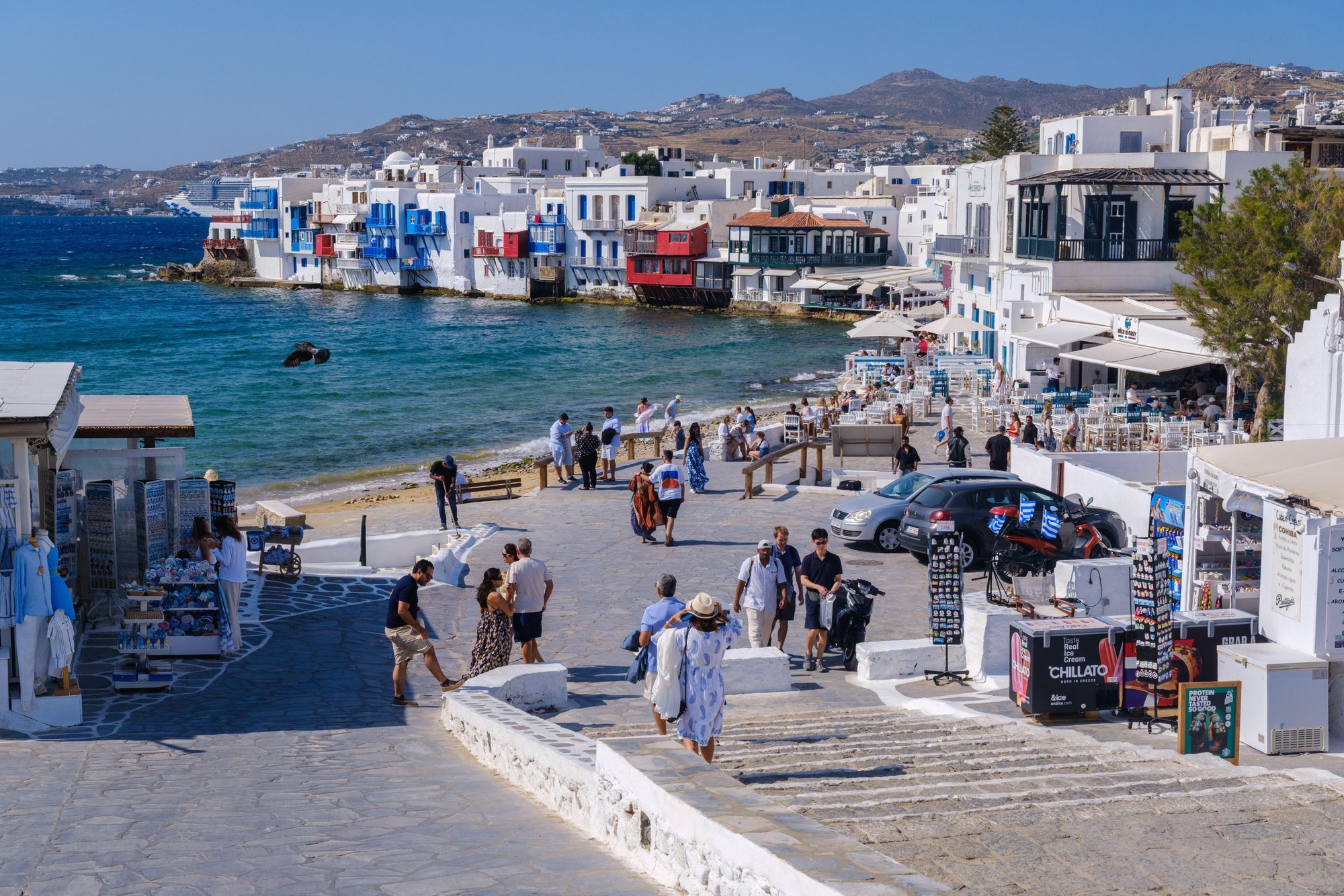 Mykonos prices reach 'madness' levels: 15 euros for a bottle of water