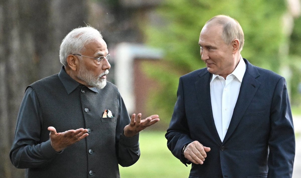 Narendra Modi Rusijoje susitiko su Vladimiru Putinu