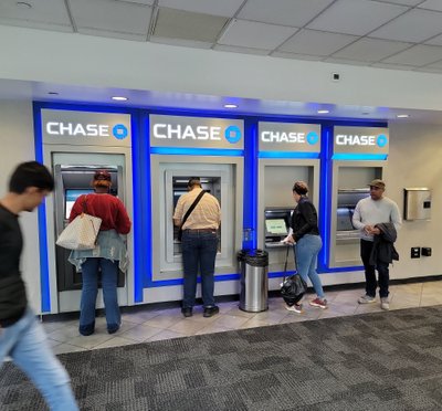 „JPMorgan Chase“ bankomatai