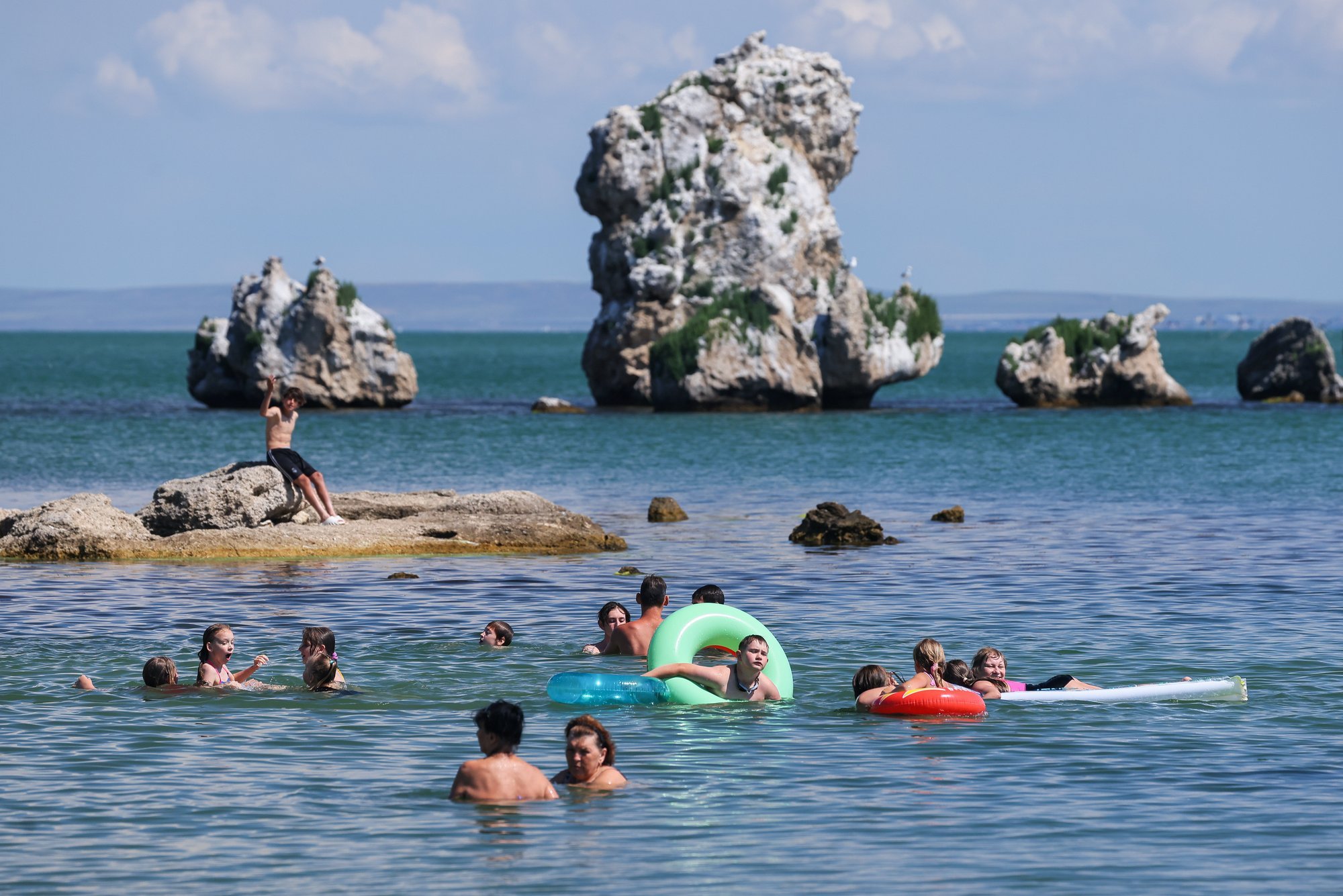 After attacks, Ukraine tells tourists in Crimea: We are closing the beach season