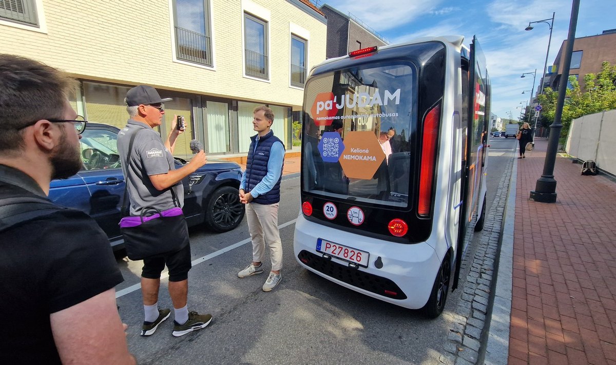 Testing of self-driving bus suspended after it was spray-painted