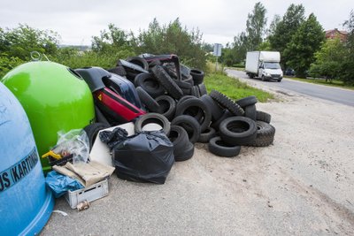 Dėl blogo švietimo, visuomenė taip ir neįsisamonino rūšiavimo, perdirbimo ar kitokio atliekų tvarkymo svarbos