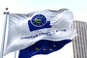 ECB atstovas spalį linkęs mažinti skolinimosi kainą, bet įspėja rinkas