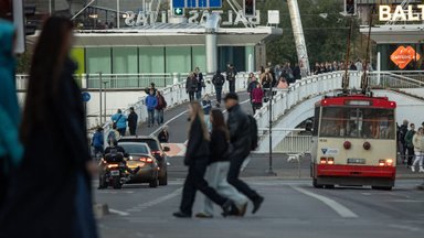 Опрос: снизилось доверие жителей к армии и президентской службе