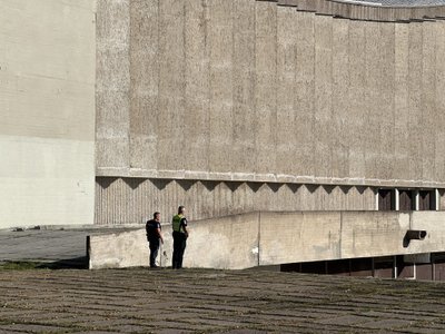 Sporto rūmai Vilniuje, ant stogo paaugliai sprogdino petardas 