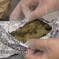 Klaipėdoje kriminalistai sučiupo narkotikus platinusius vyrus, tarp įtariamųjų – nepilnametis