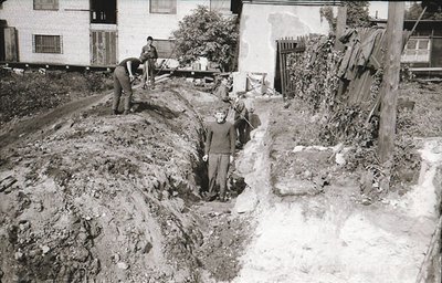 Knygoje publikuojama ir pirmųjų archeologinių tyrimų 1986 m. duomenys.