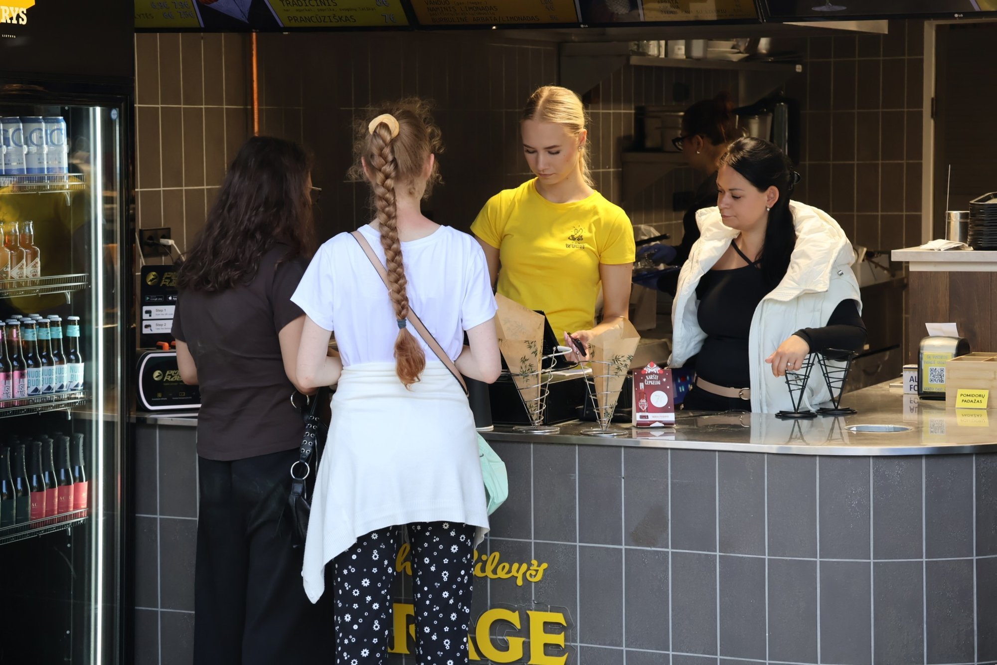 Businesses Offer Up to 3000 Euros for Seasonal Workers But Can't Find Staff