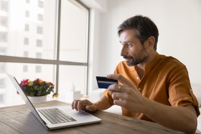 Sukčiai nesnaudžia: kaip neprarasti pinigų apsiperkant internete?
