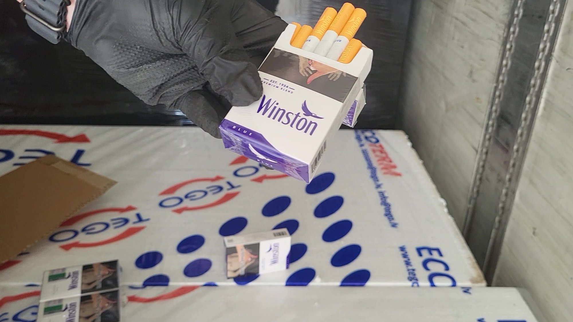 Lithuanian customs seize 2.1 million euro cigarette shipment from Latvia