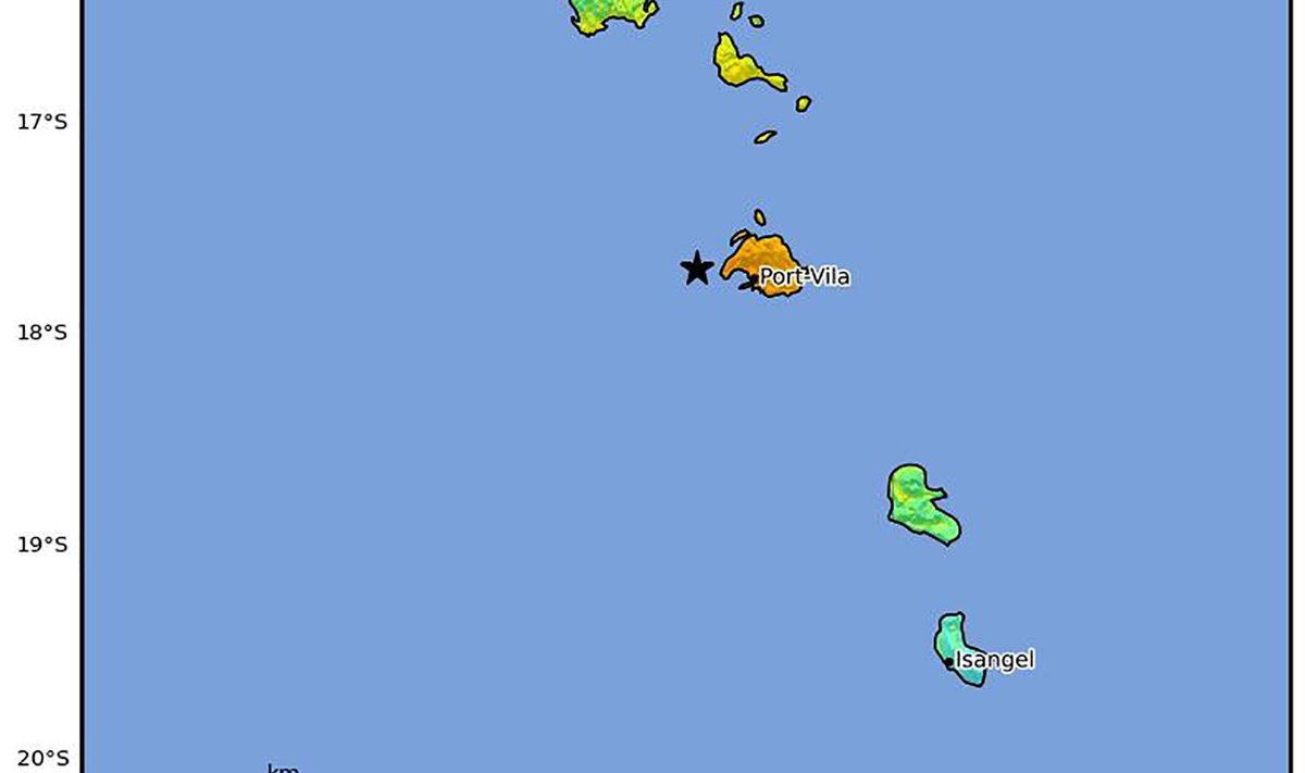 Antradienį Vanuatu sostinėje Port Viloje 7,3 balo žemės drebėjimas apgriovė pastatą