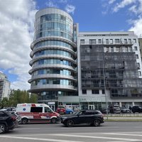 Tarnybų sujudimas Vilniuje – vyras bandė iššokti iš šeštame pastato aukšte esančio buto