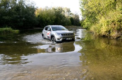 "4x4 Perimetras": kaip "Jeep Compass" iškentėjo bekelės varžybas