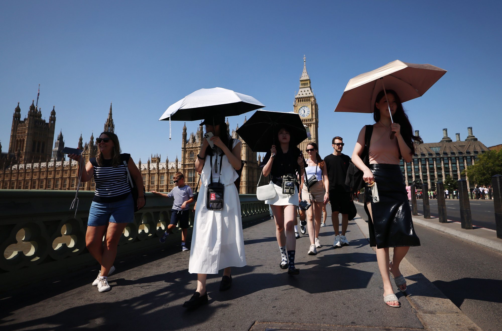 Struggling with the Heat: Britons Sleep in Kitchens and Skip Work Due to High Temperatures