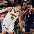 Brunsono metimas išvedė „Knicks“ į kitą atkrintamųjų etapą, „Clippers“ išplėšė lemiamas rungtynes