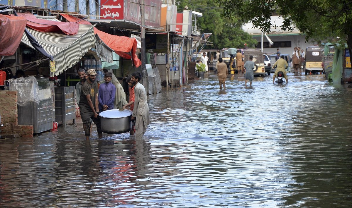 Musoninės liūtys ir potvyniai Pakistane nusinešė 320 gyvybių