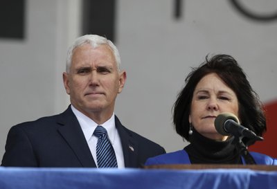 Mike'as Pence'as su žmona Karen Pence 