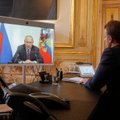 Macronas pareiškė esantis pasirengęs atnaujinti dialogą su Putinu