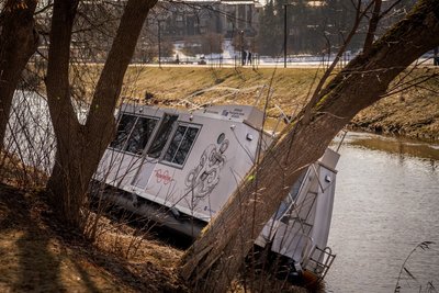 Per potvynį atrodo, tarsi Berčiūnai būtų įsikūrę prie ežero