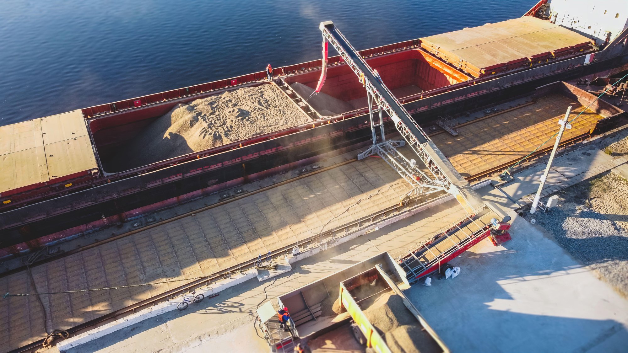 Ukraine grain exports halt as Russian attacks disrupt ports