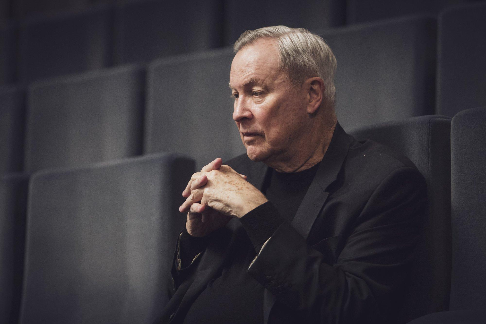 COMPOSITION, LIGHT AND COLOR IN ROBERT WILSON'S THEATRE