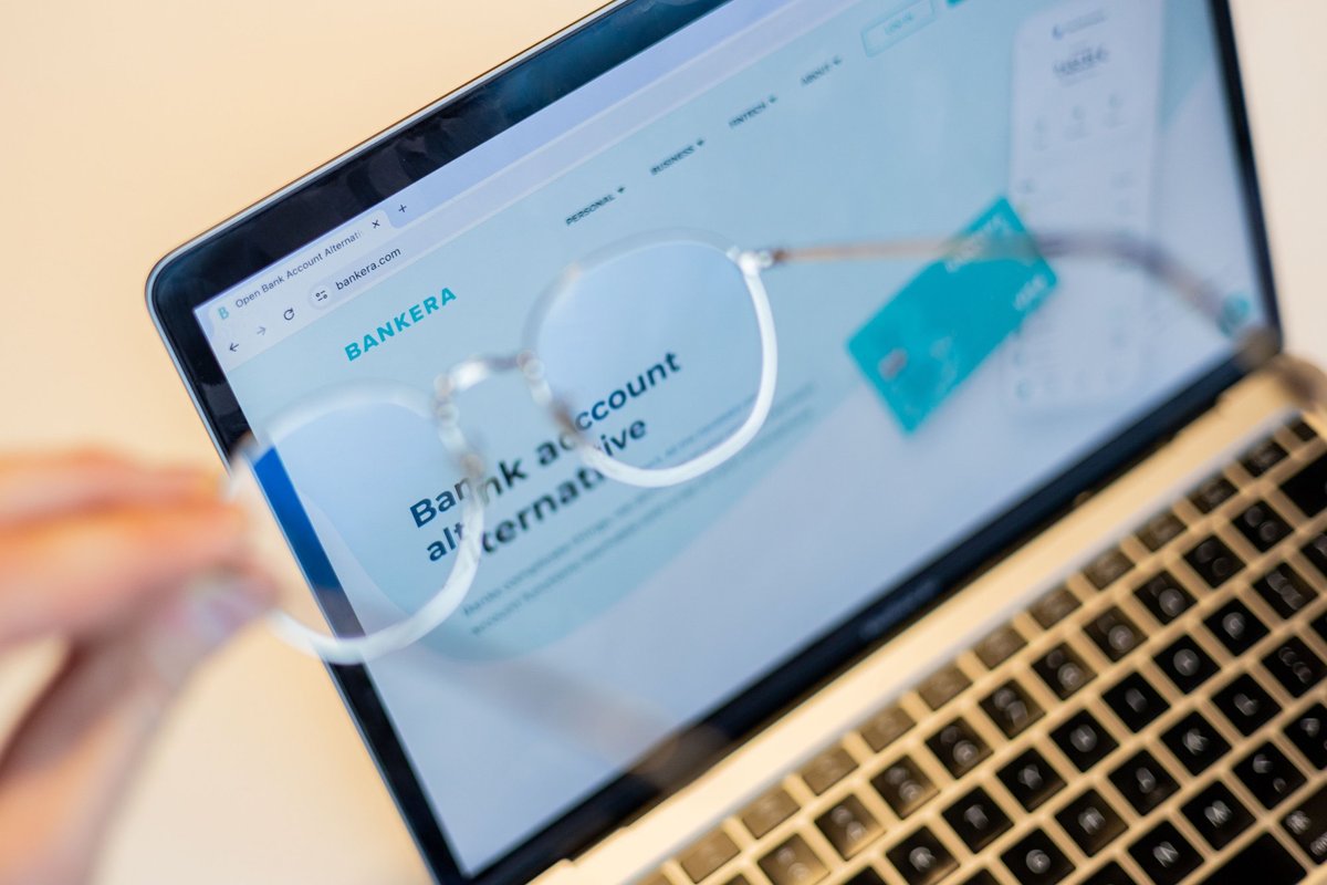 Bankera“ tyrime – daugiau nei 30 kratų, paimti kompiuteriai, mobilieji -  Delfi verslas