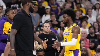 NBA priešsezonio starte: pirmi „Bronny“ taškai „Lakers“ nesėkmėje