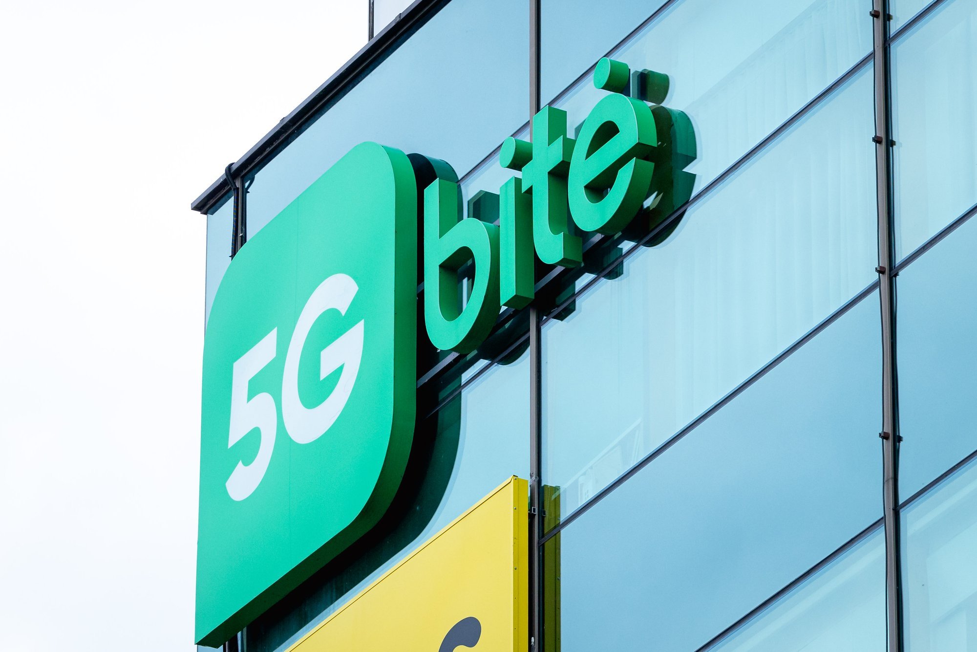 "Bitė" Acquires 700 MHz Frequencies for Enhanced Mobile Internet Services