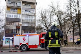 Vilniaus daugiabutyje – sprogimas: pareigūnai sulaikė galimai neblaivų buto savininką 