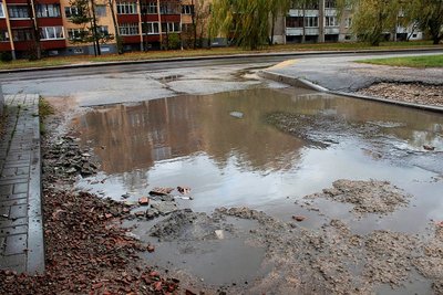 Užlietas įvažiavimas į kiemą