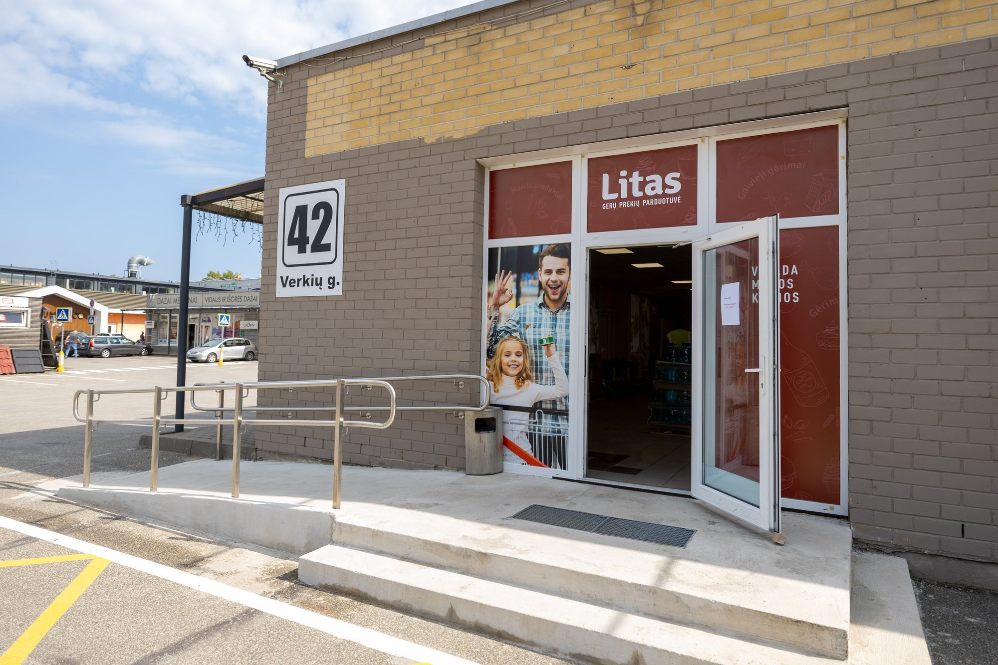 Lithuanian retailer 'Litas' to close first store due to space constraints