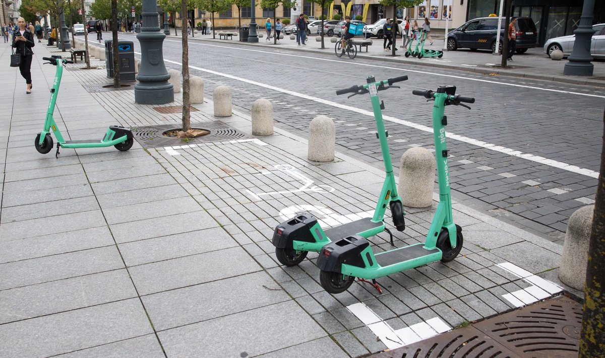 Vilnius introduces fines for wrongly parked e-scooters