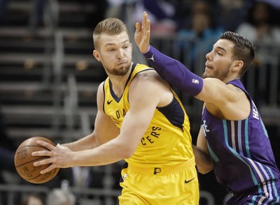 Domantas Sabonis ir Willy Hernangomezas