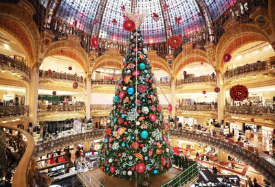 Kalėdų eglė Paryžiaus „Galeries Lafayette“ prekybos centre