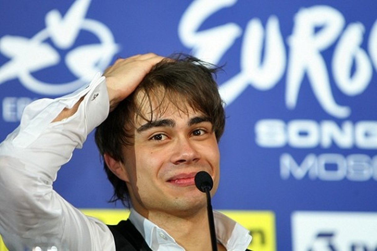 Табиғатта сийіп жатқан жастардың порносы Ібіліс порно ол