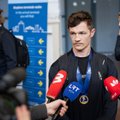 „Didžiuojamės tuo, ką nuveikėme“: į Lietuvą grįžo auksu Taline suspindusi ledo ritulio rinktinė