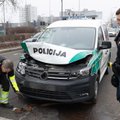 В Вильнюсе полицейские столкнулись с автомобилем, который сами же останавливали