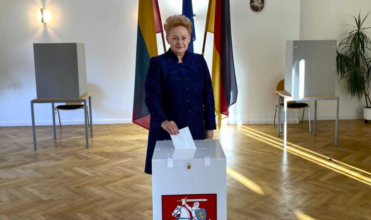 Grybauskaitė išreiškė pilietinę valią Seimo rinkimuose: balsą atidavė Berlyne