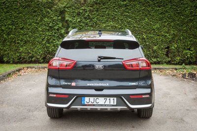 KIA "Niro" sunku supainioti su kitu automobiliu