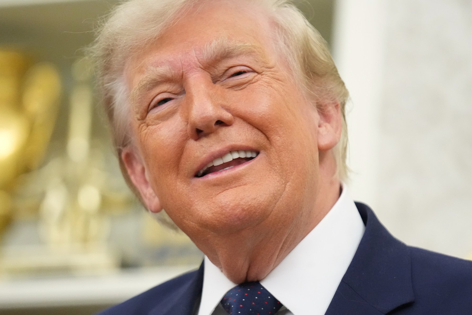 Trump Halts Planned Iran Strikes Amid Reported Peace Deal Talks